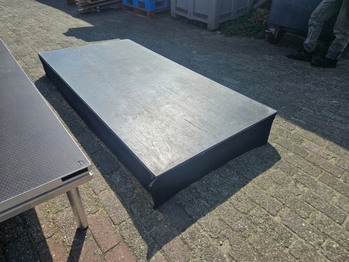 Podiumrok 6m strak - 20cm hoog